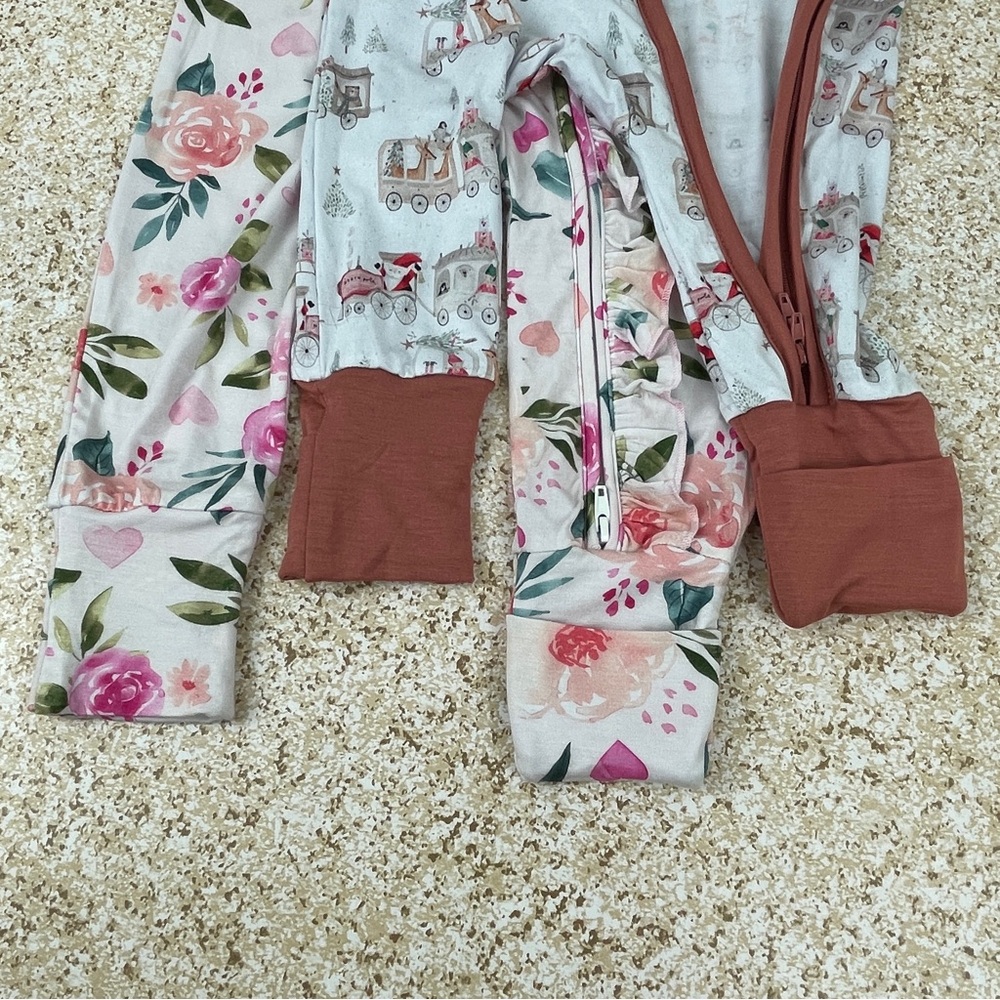 Floral Ruffle/Winter Holiday Train Baby Sleeper Zip-up Pajamas 12-18 Months - Picture 7 of 8